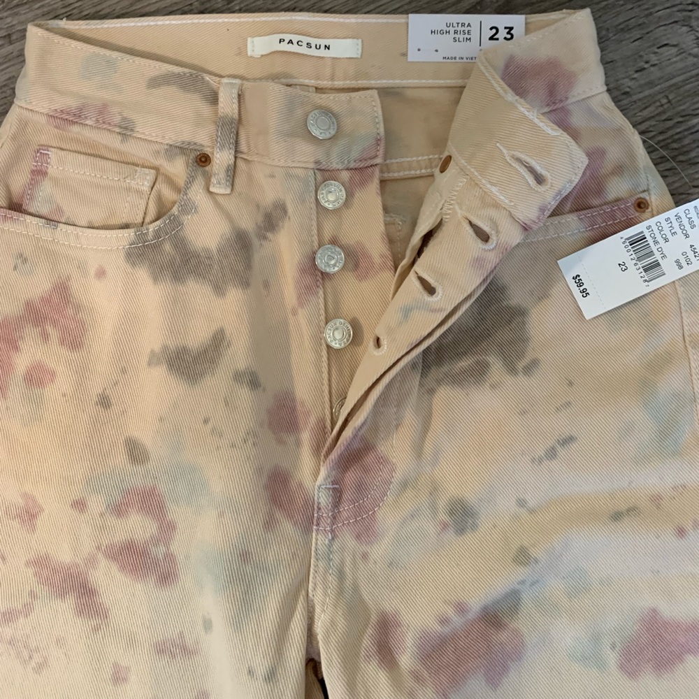 Super cute & fun high waisted slim/ straight leg PacSun Jeans!! Brand new